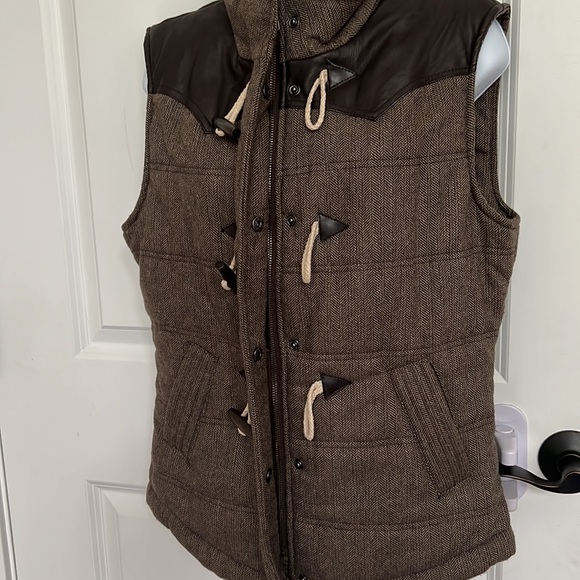 Super fun vest size Large - Picture 3 of 5